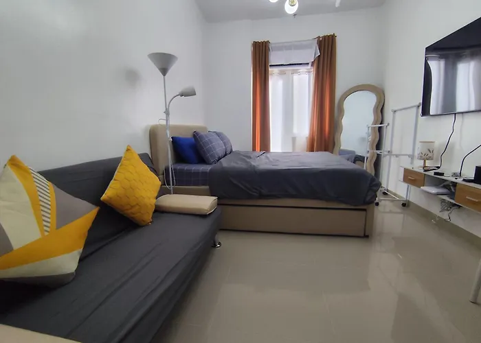 公寓式飯店 Flat In Tomas Morato With Balcony, Netflix, Karaoke 马尼拉