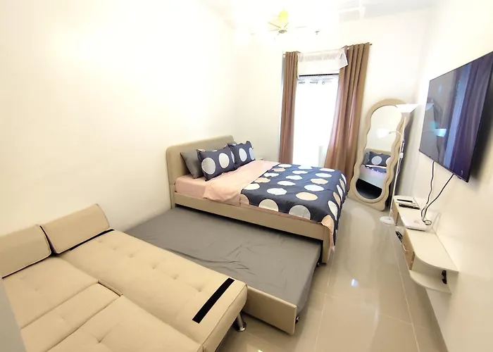 公寓式飯店 Flat In Tomas Morato With Balcony, Netflix, Karaoke *