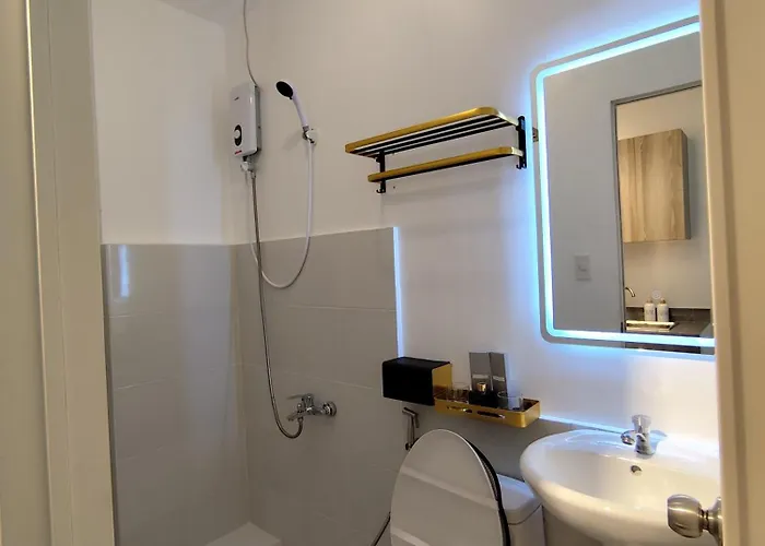 公寓式飯店 Flat In Tomas Morato With Balcony, Netflix, Karaoke *