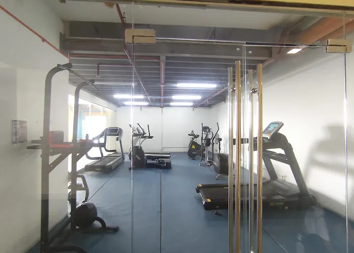 Flat In Tomas Morato With Balcony, Netflix, Karaoke