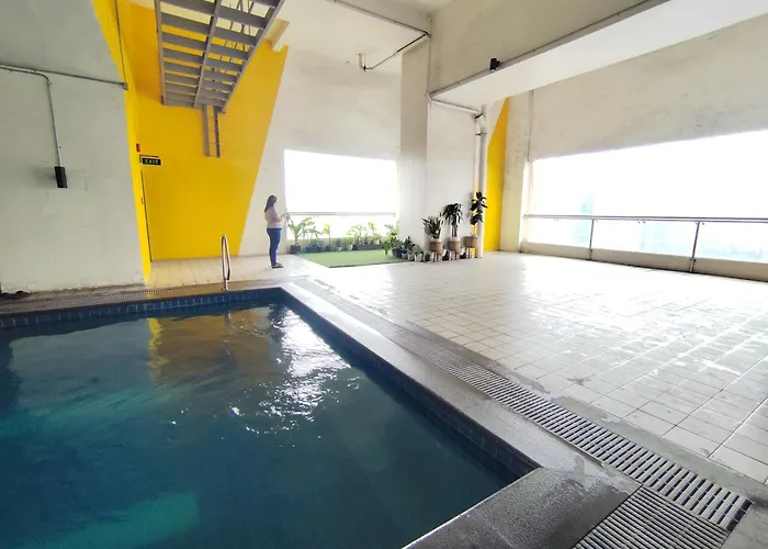 Flat In Tomas Morato With Balcony, Netflix, Karaoke