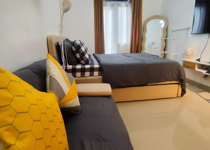 Flat In Tomas Morato With Balcony, Netflix, Karaoke 公寓式飯店 马尼拉