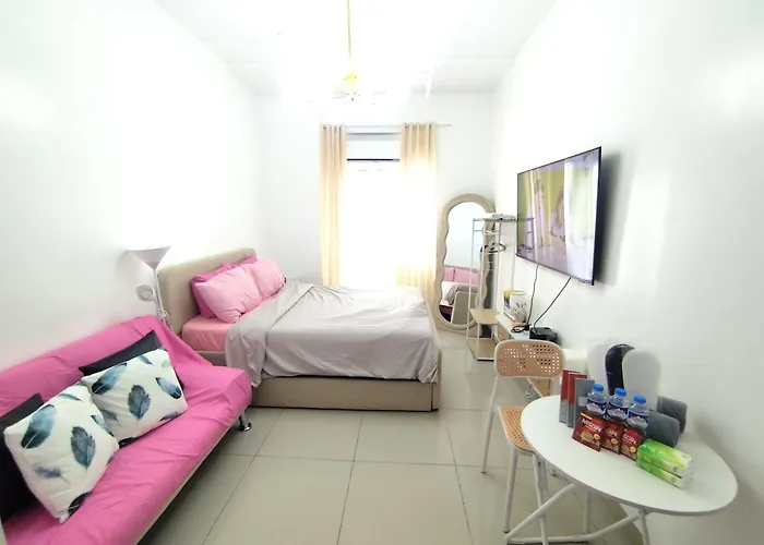 Flat In Tomas Morato With Balcony, Netflix, Karaoke 马尼拉