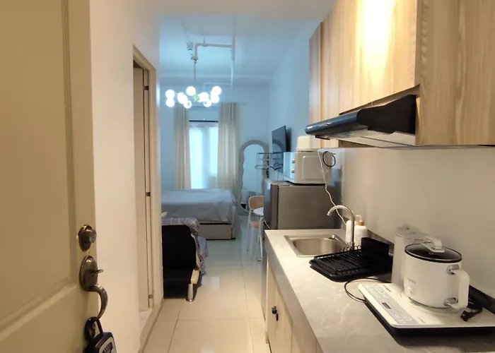 公寓式飯店 Flat In Tomas Morato With Balcony, Netflix, Karaoke